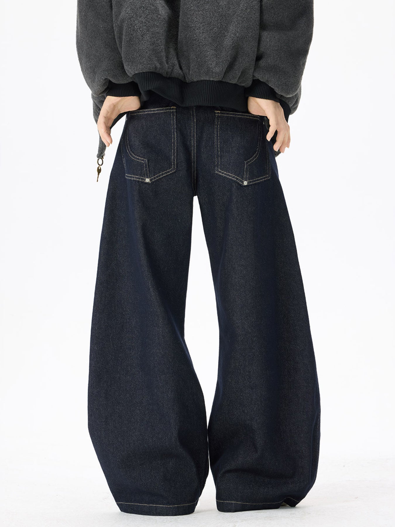 fa7d8801639943b5b8149b152b27d896-Max